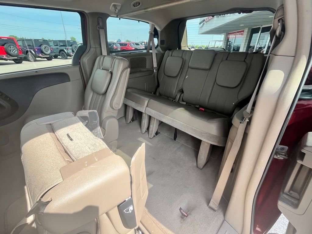 Used 2012 Chrysler Town & Country Touring-L w/ Entertainment Group #2 image 10