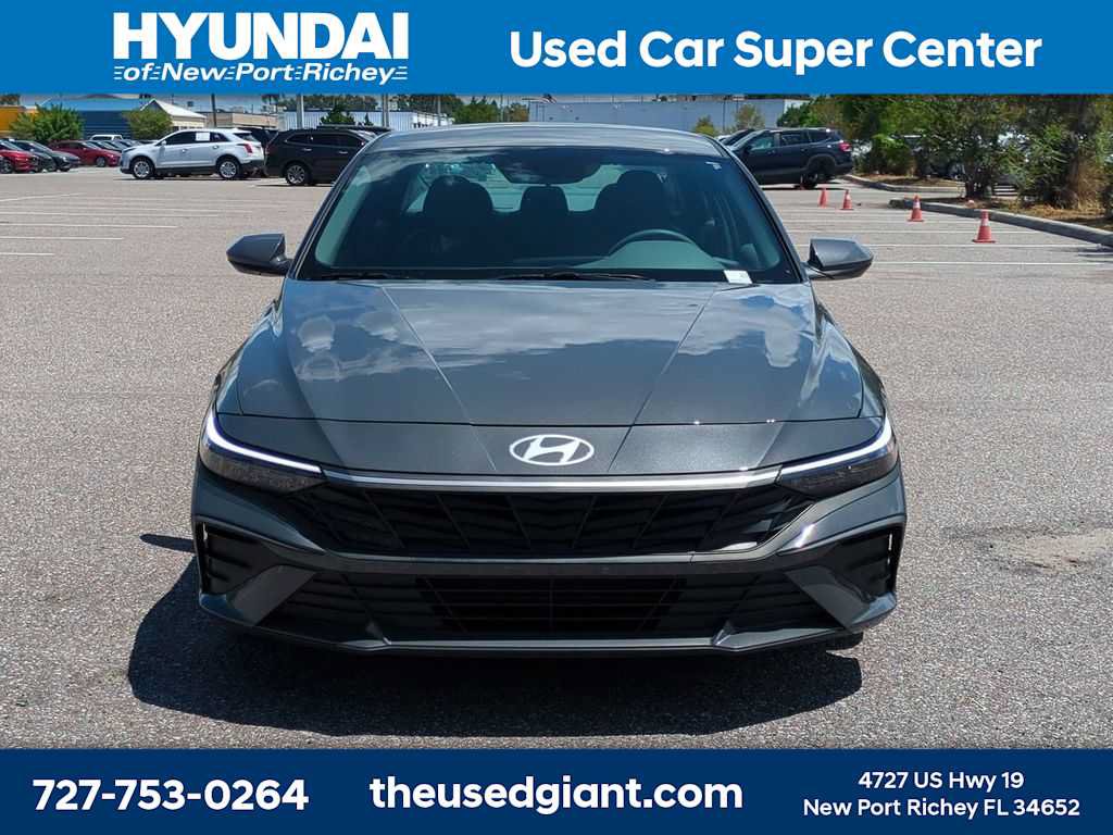 Used 2025 Hyundai Elantra SE FWD image 8