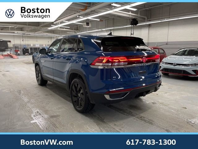 Used 2025 Volkswagen Atlas Cross Sport SE w/ Panoramic Sunroof Package image 2