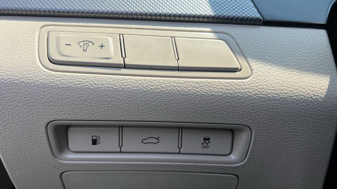 Used 2015 Hyundai Sonata SE FWD image 17