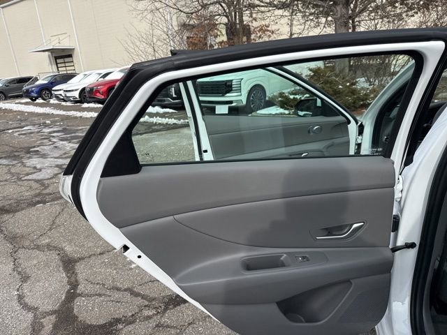 Certified 2025 Hyundai Elantra SE image 35