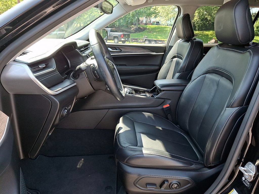 Used 2021 Jeep Grand Cherokee L Limited AWD/4WD image 18