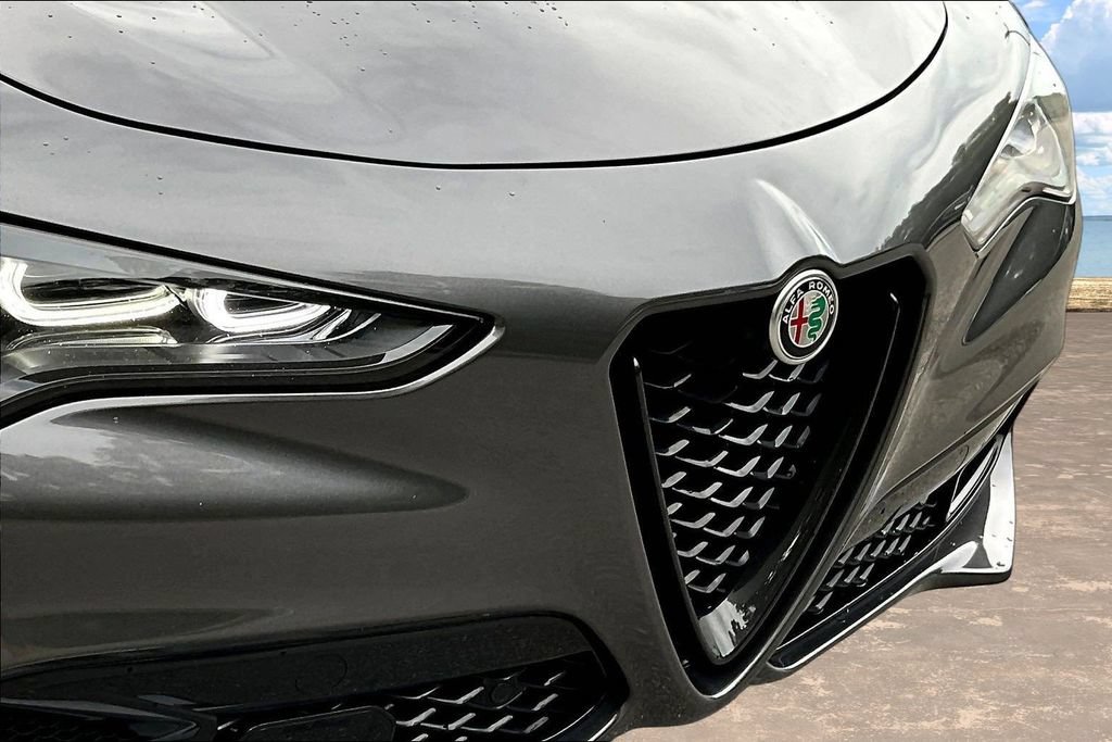 Used 2024 Alfa Romeo Stelvio Veloce AWD/4WD image 35