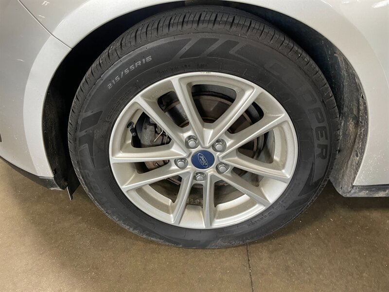 Used 2016 Ford Focus SE w/ SE Cold Weather Package FWD image 23