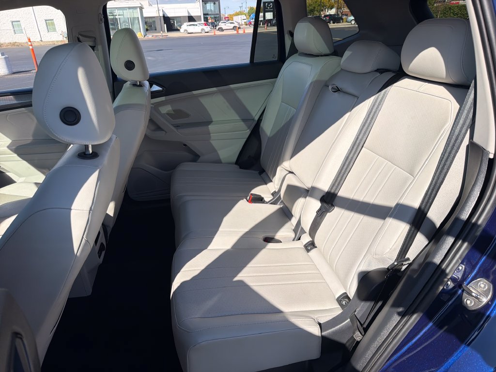 Certified 2022 Volkswagen Tiguan SE w/ Panoramic Sunroof Package AWD/4WD image 22