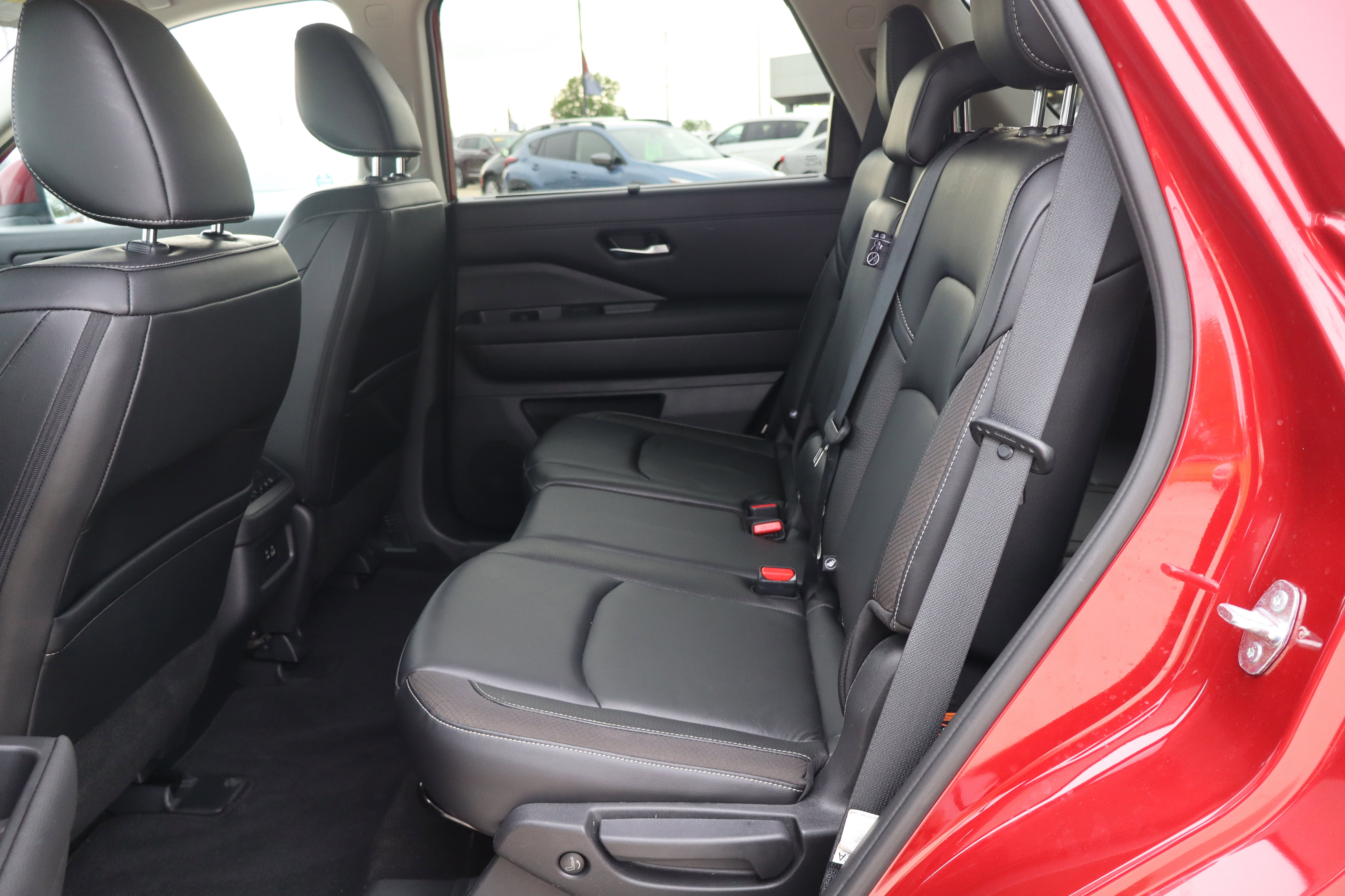 Used 2023 Nissan Pathfinder SL AWD/4WD image 11
