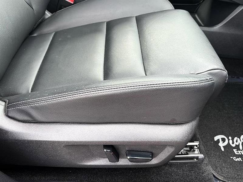 Used 2025 Nissan Rogue SL w/ Tech Package image 53