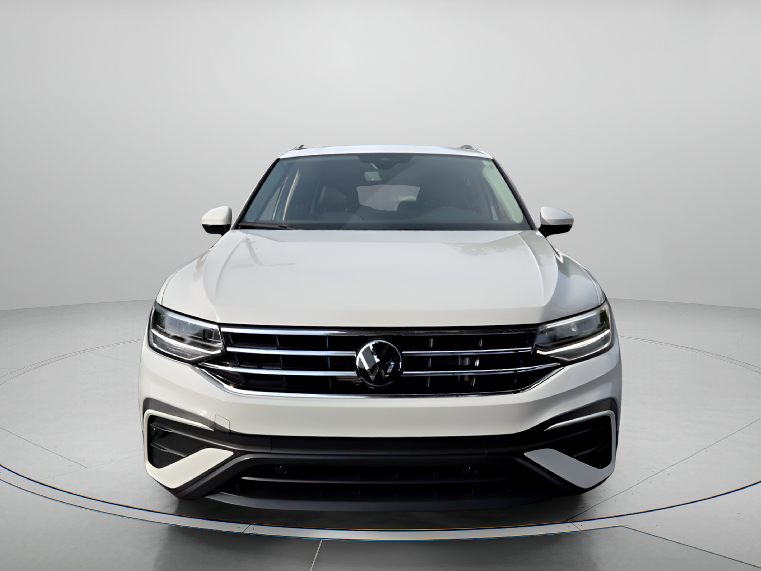 Used 2024 Volkswagen Tiguan SE w/ Panoramic Sunroof Package FWD image 8