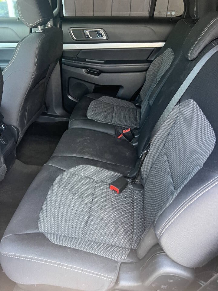 Used 2017 Ford Explorer XLT AWD/4WD image 8