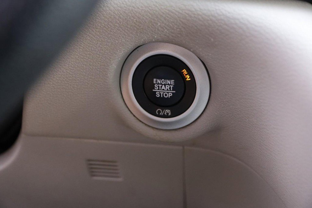 Used 2021 Chrysler Voyager Lxi image 18