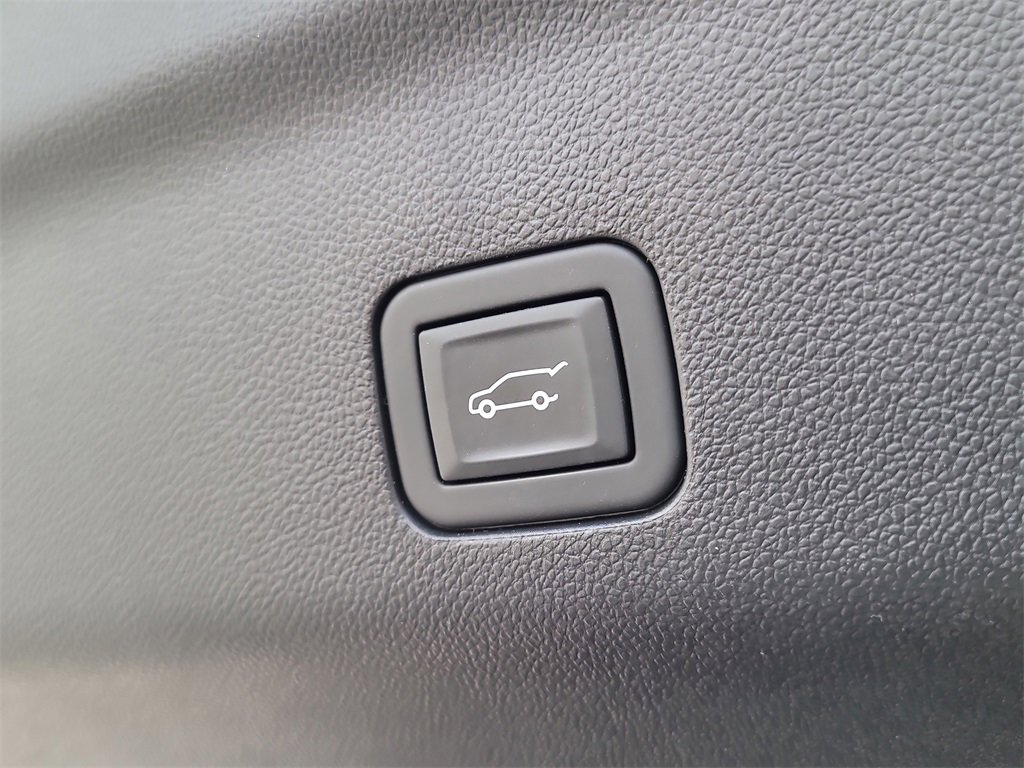 Used 2024 GMC Yukon XL Denali w/ Denali Reserve Package image 9