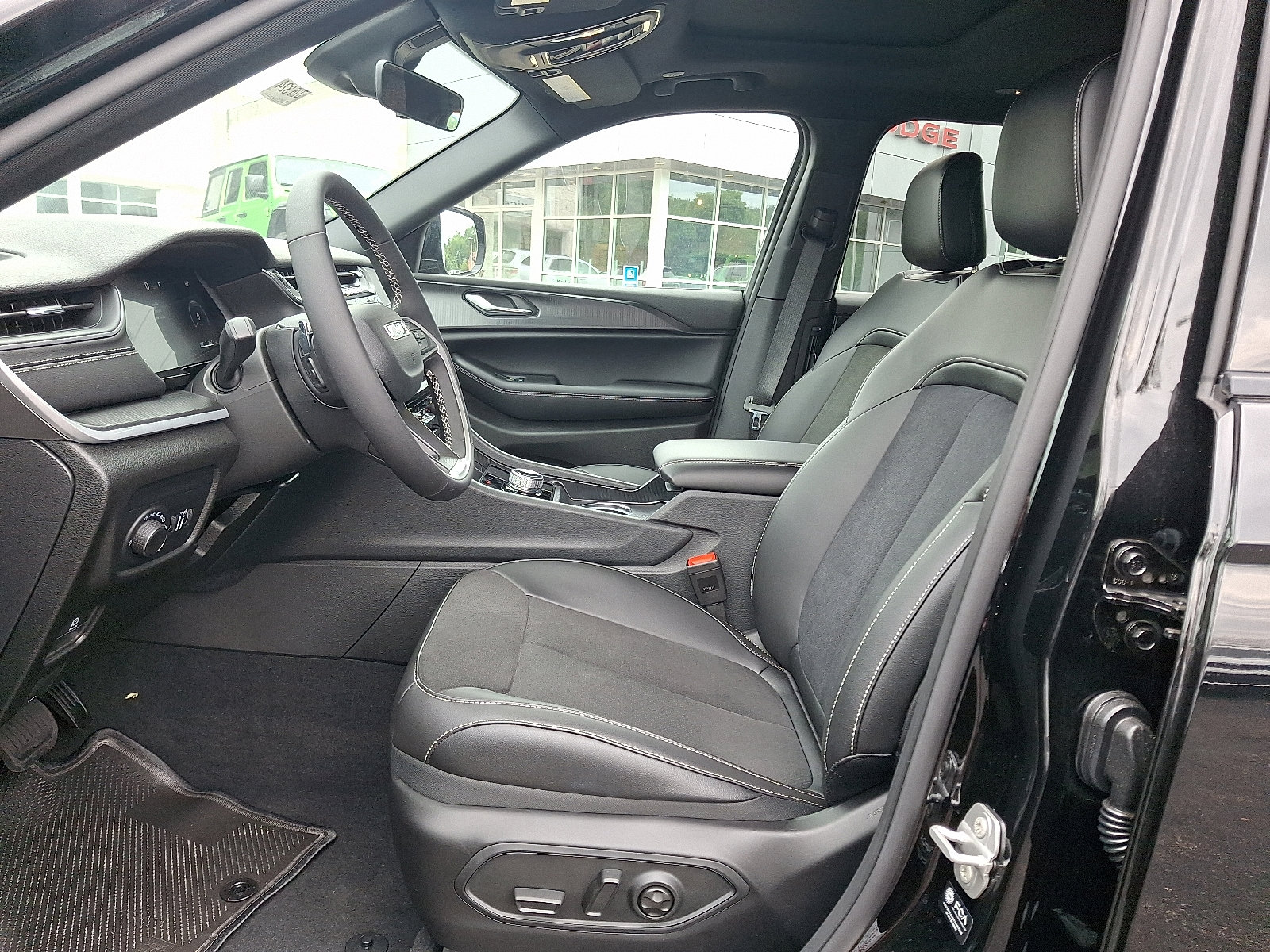 New 2025 Jeep Grand Cherokee L Altitude w/ Trailer Tow Package image 11