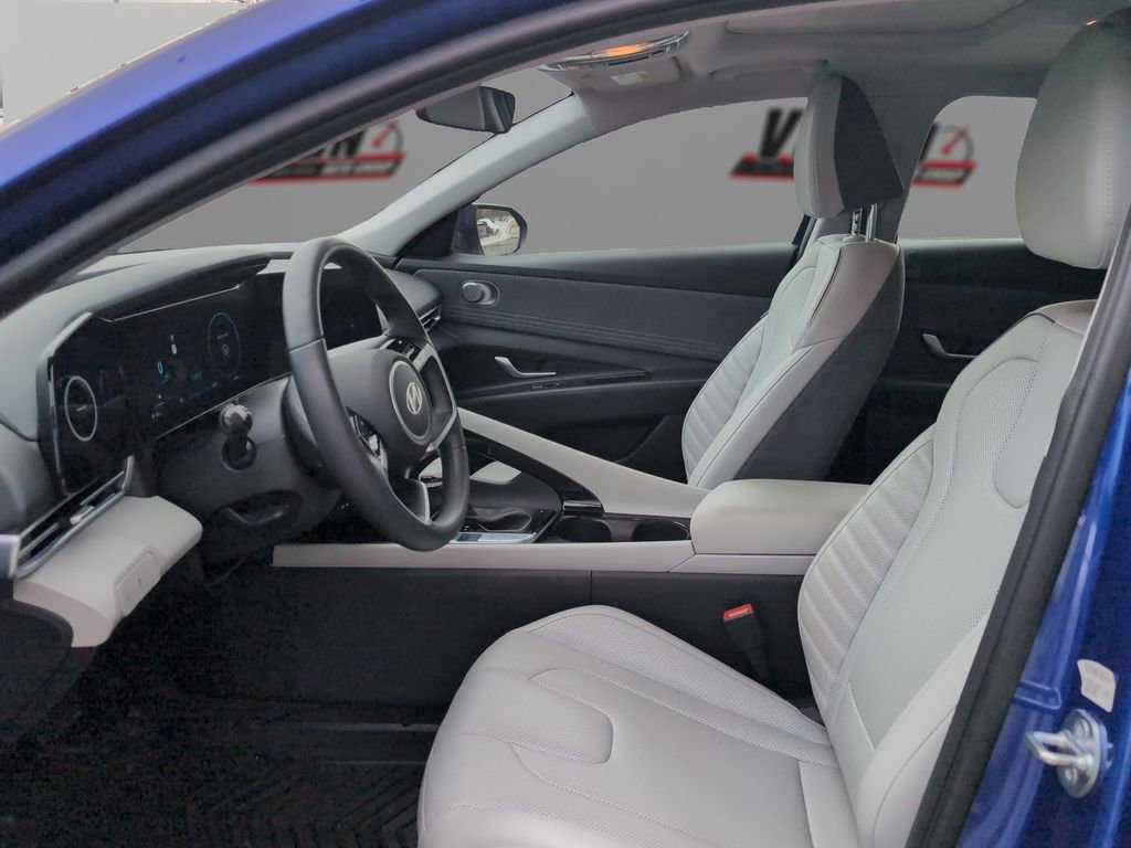 Used 2025 Hyundai Elantra Limited image 9
