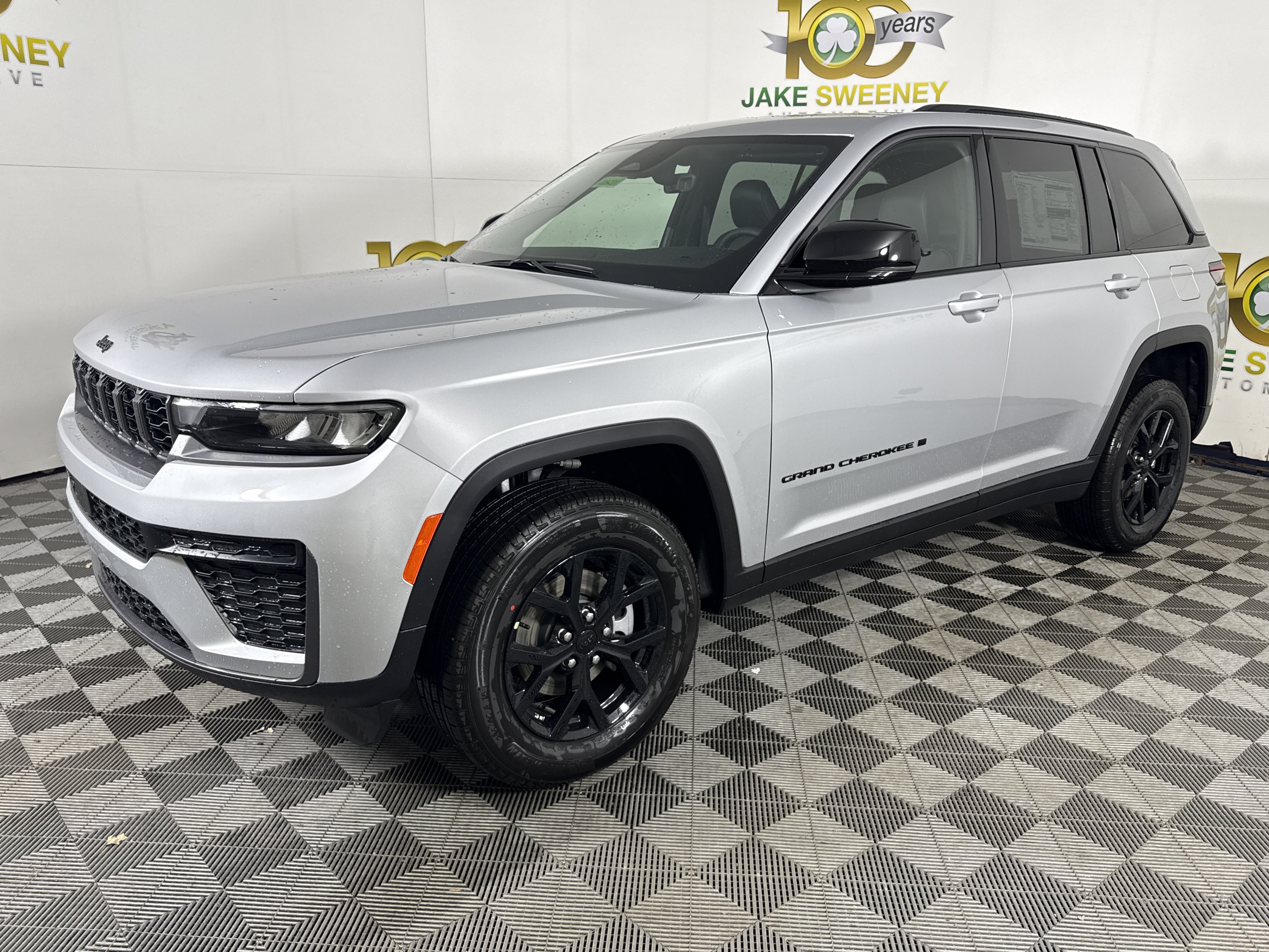 New 2026 Jeep Grand Cherokee Altitude AWD/4WD image 4