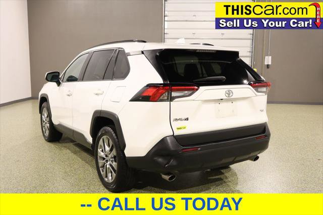 Used 2020 Toyota RAV4 XLE Premium image 5