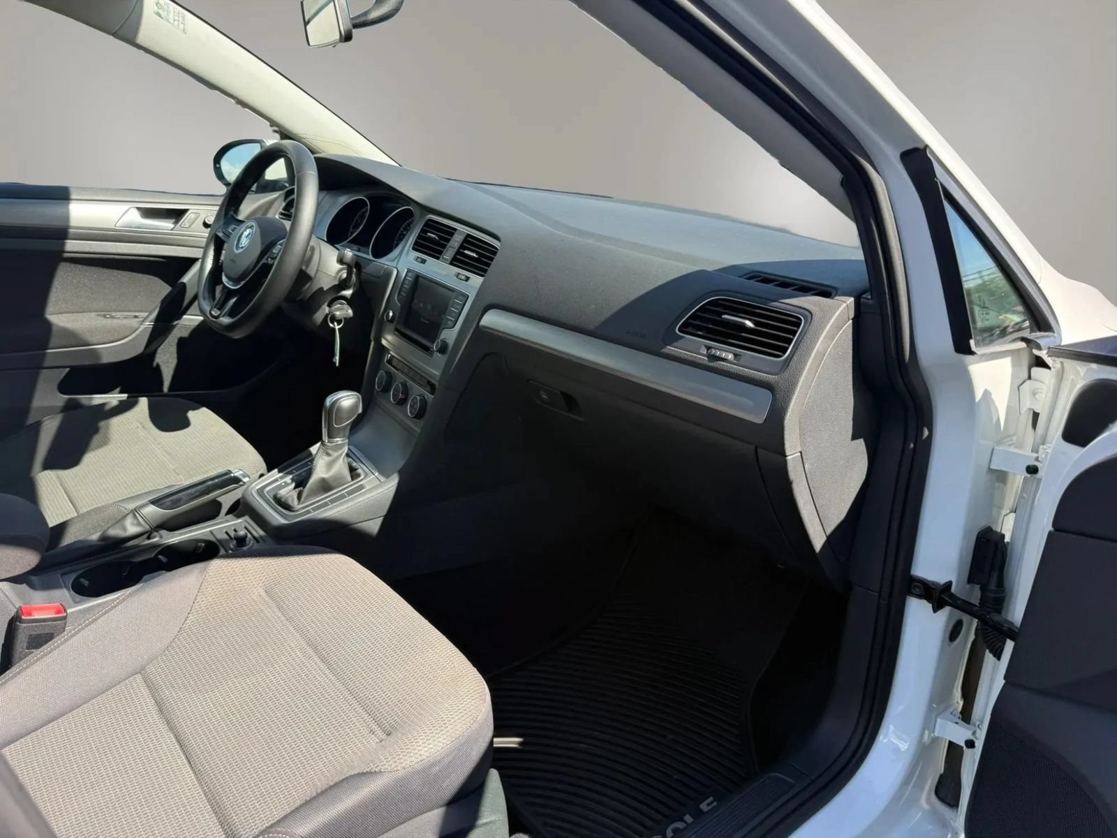 Used 2016 Volkswagen Golf S FWD image 46