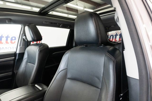 Used 2018 Toyota Highlander Limited Platinum AWD/4WD image 23