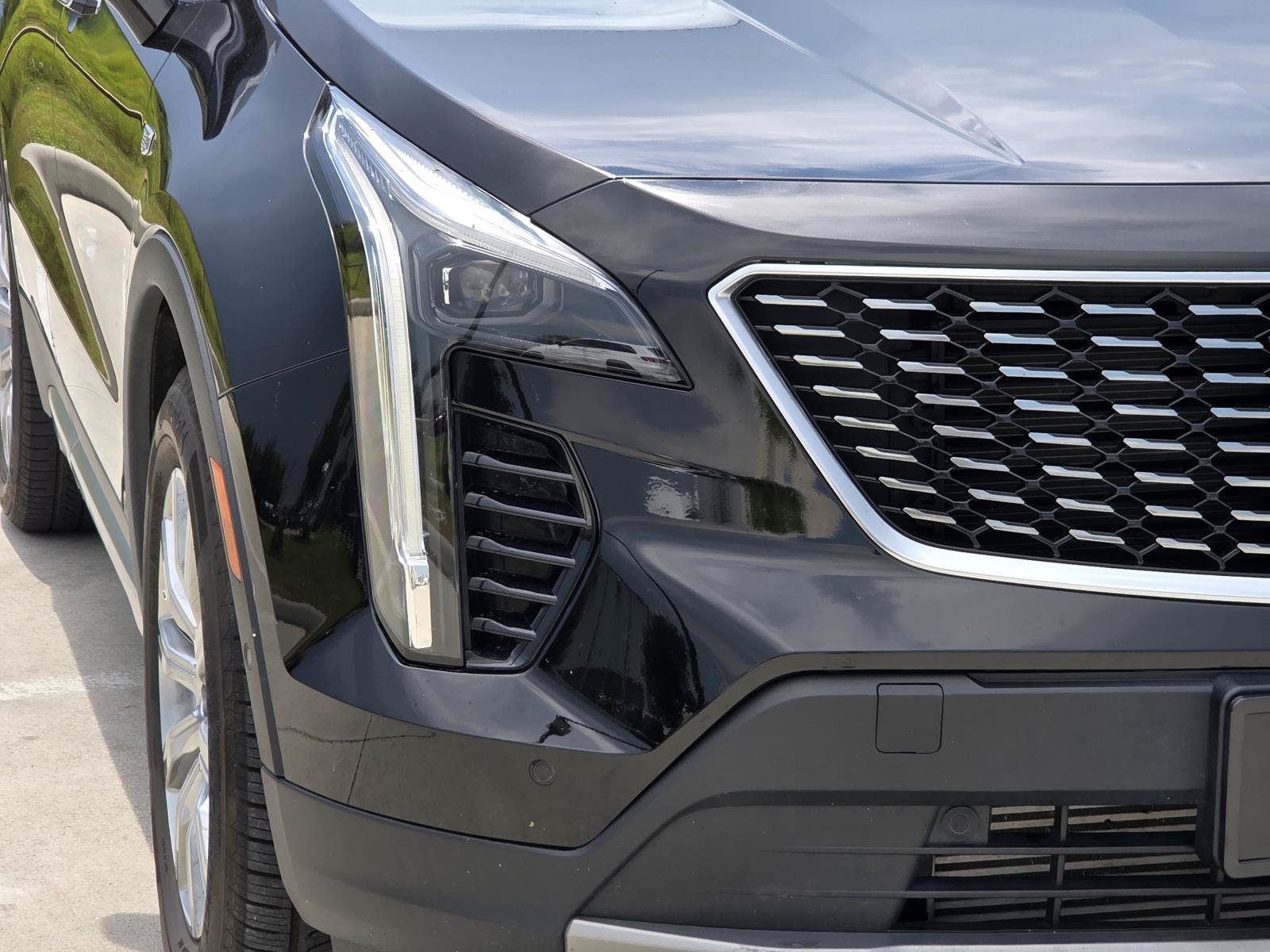 Certified 2023 Cadillac XT4 Premium Luxury w/ Technology Package FWD image 9