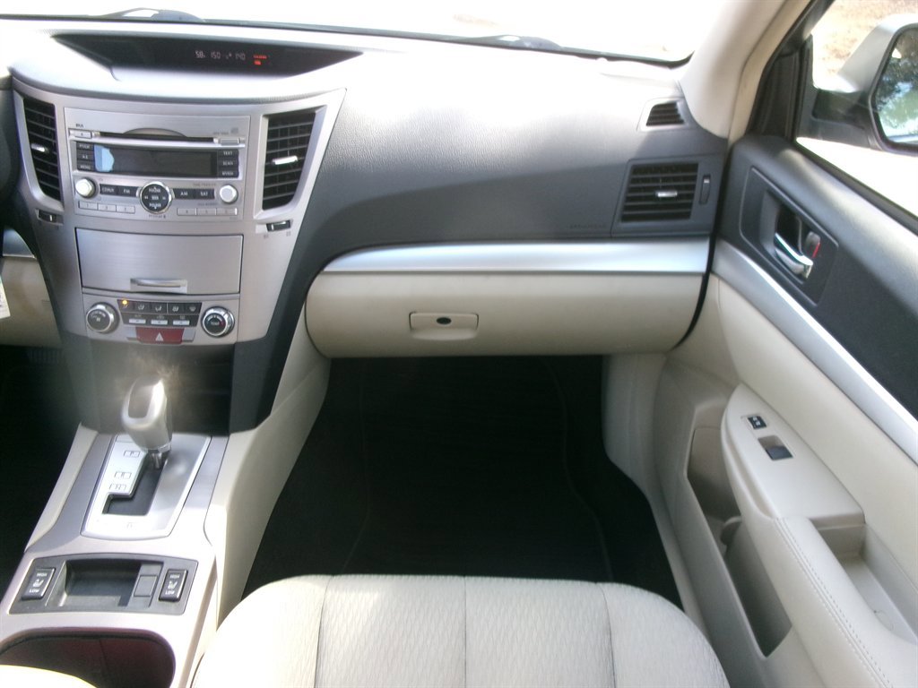 Used 2011 Subaru Legacy 2.5i Premium image 16