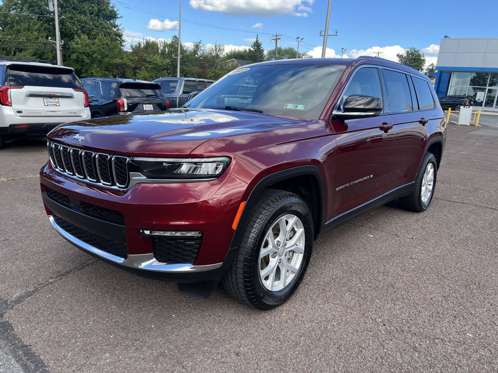 Used 2023 Jeep Grand Cherokee L Limited w/ Trailer Tow Group (B) AWD/4WD image 3