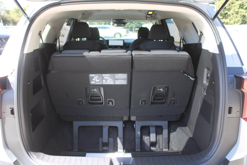 New 2027 Kia Carnival LX FWD image 13