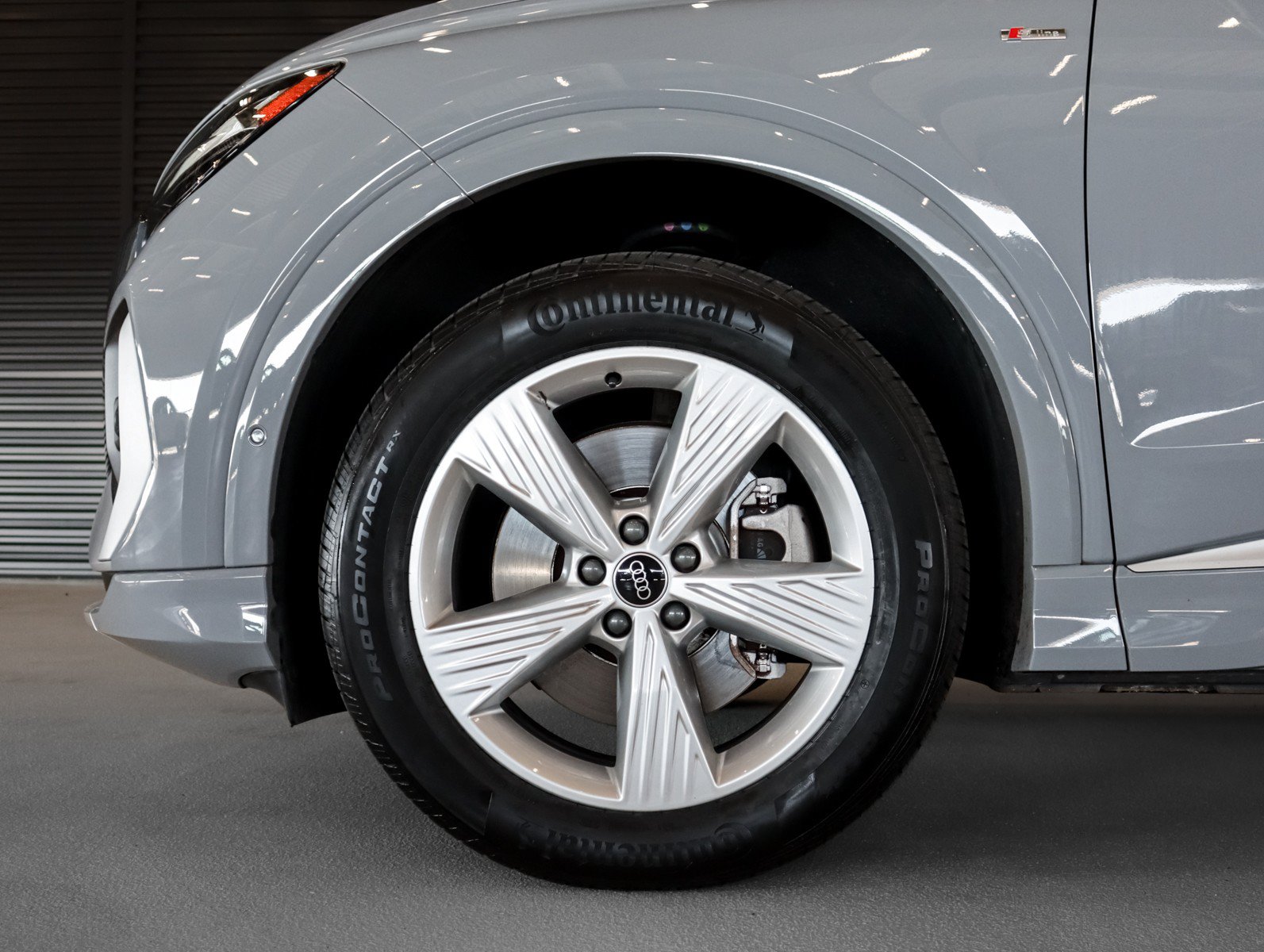 Used 2023 Audi Q4 e-tron Premium Plus w/ Premium Plus AWD/4WD image 4