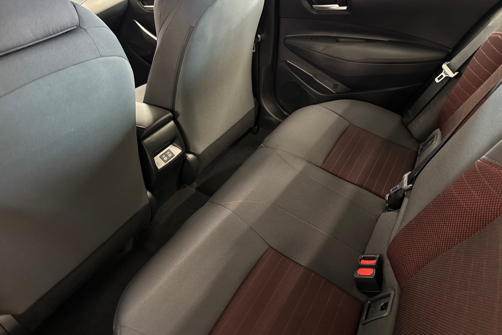 Used 2024 Toyota Corolla SE FWD image 14