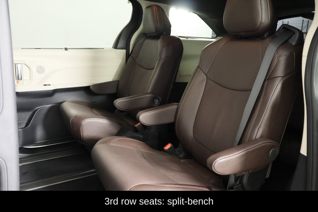 Used 2024 Toyota Sienna Platinum image 17