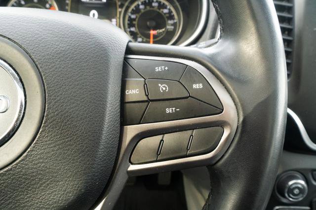 Used 2020 Jeep Cherokee Latitude Plus image 15