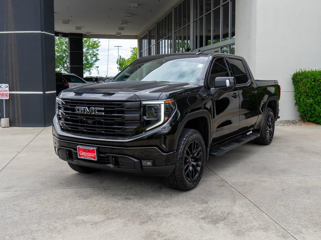 Used 2024 GMC Sierra 1500 Elevation w/ Elevation Premium Package AWD/4WD image 3