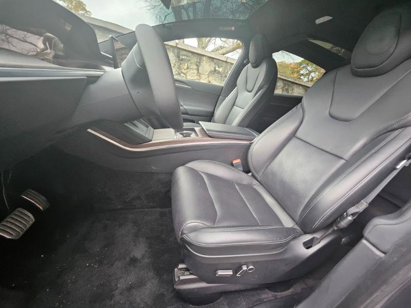 Used 2022 Tesla Model X image 36