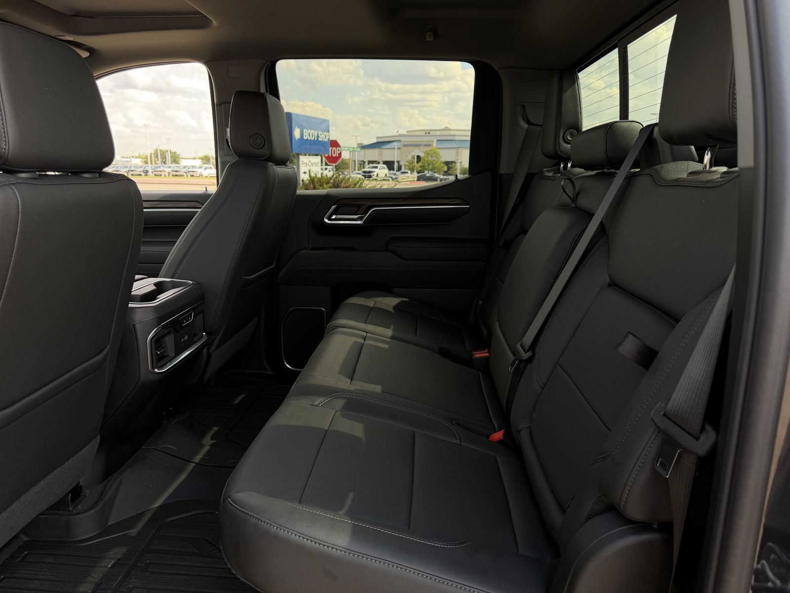 Used 2025 GMC Sierra 1500 SLT AWD/4WD image 30