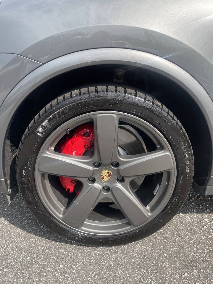 Used 2016 Porsche Cayenne GTS AWD/4WD image 33