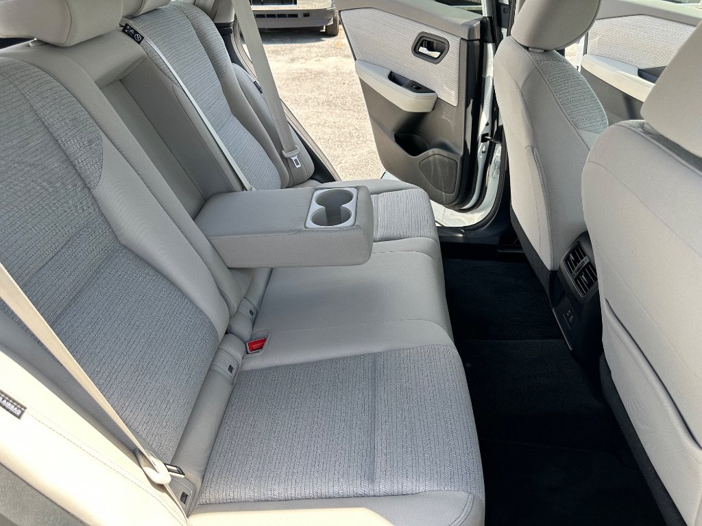 Used 2023 Nissan Rogue SV AWD/4WD image 13