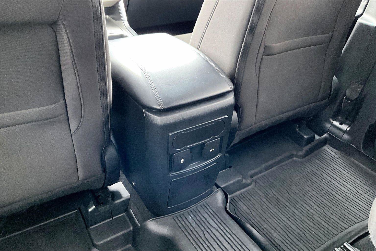 Used 2023 Ford Explorer XLT AWD/4WD image 33