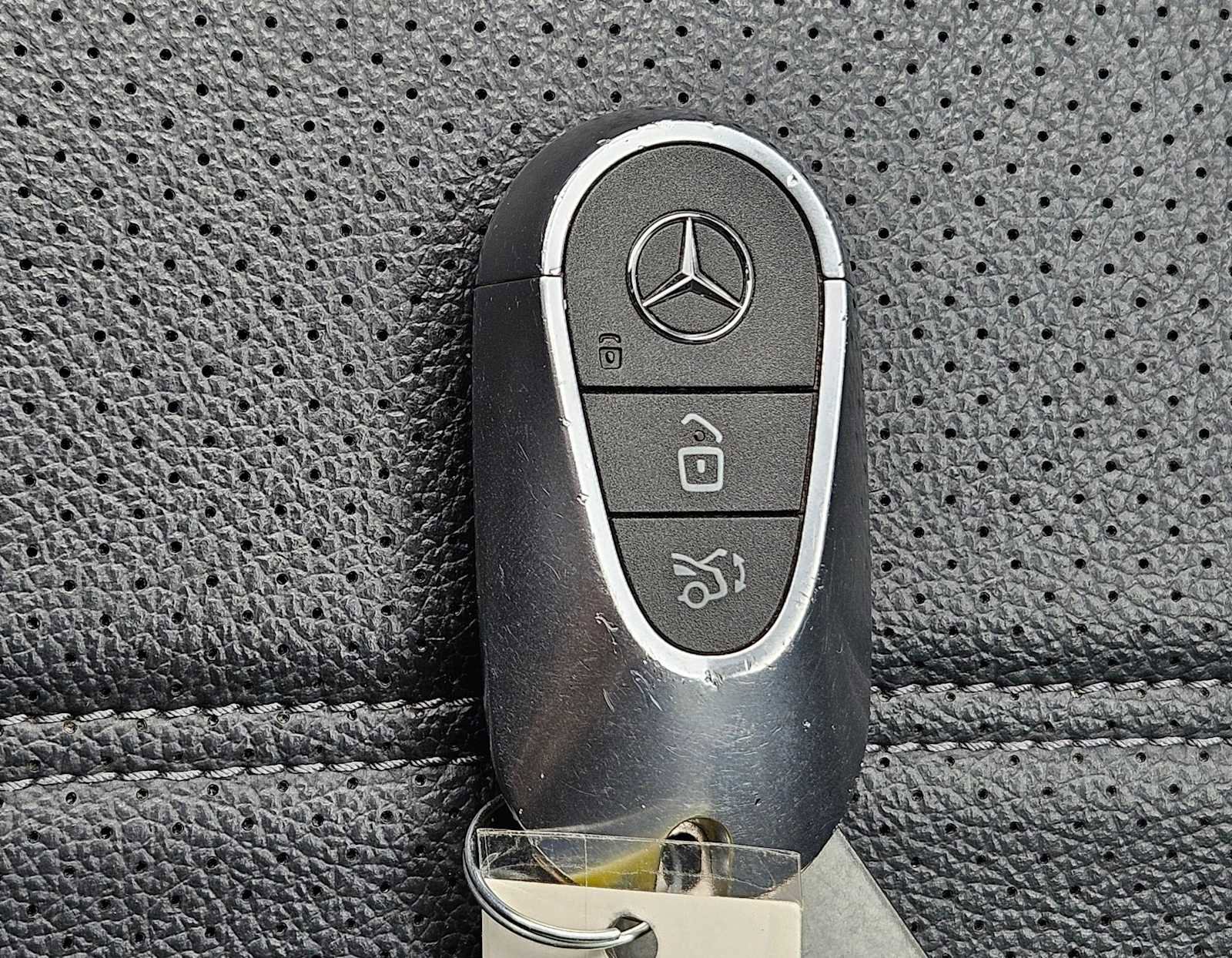 Used 2024 Mercedes-Benz GLC 300 4MATIC image 35