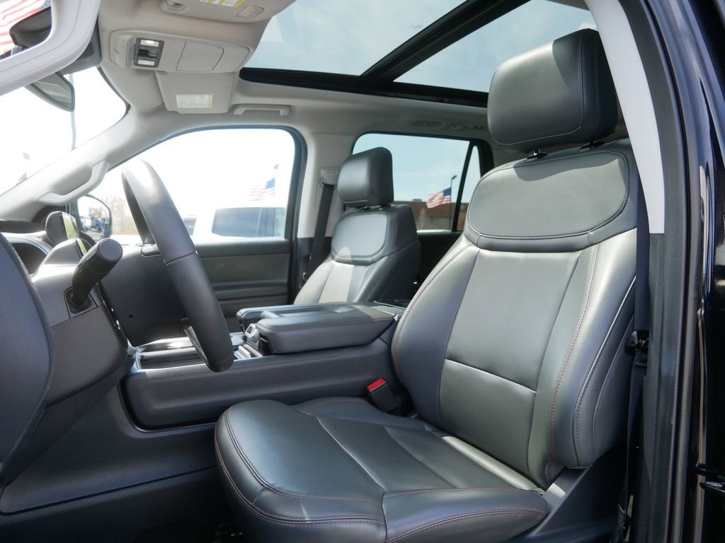Used 2025 Ford Expedition Active AWD/4WD image 11