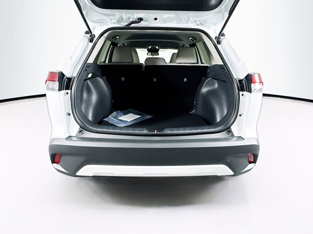 Used 2026 Toyota Corolla Cross L image 27