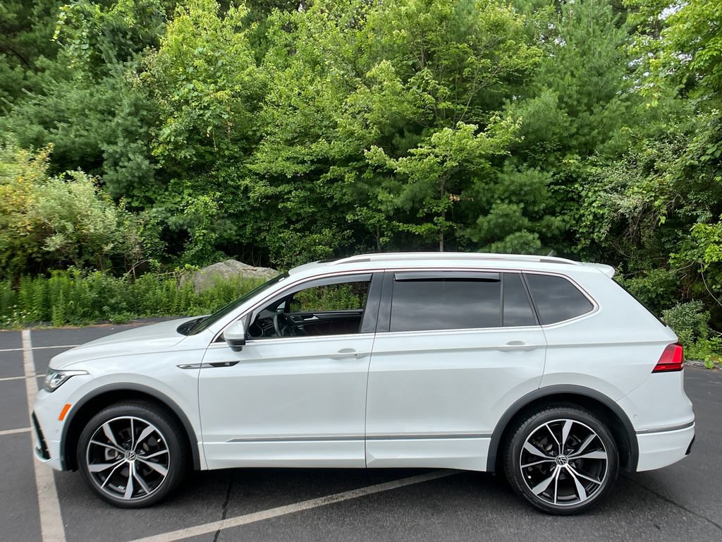 Used 2024 Volkswagen Tiguan SEL R-Line AWD/4WD image 2