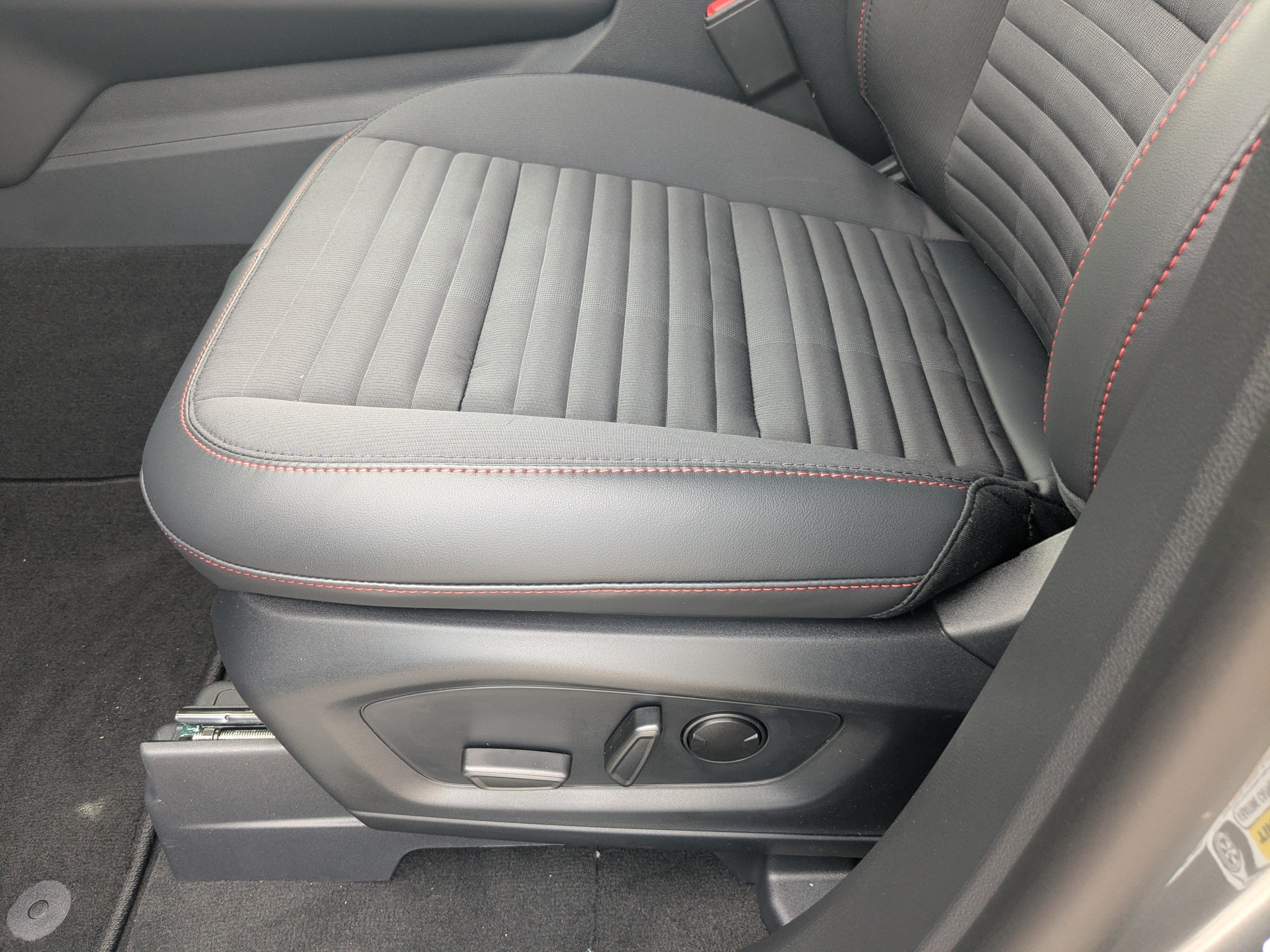 New 2026 Ford Explorer ST-Line w/ ST-Line Street Pack RWD image 21