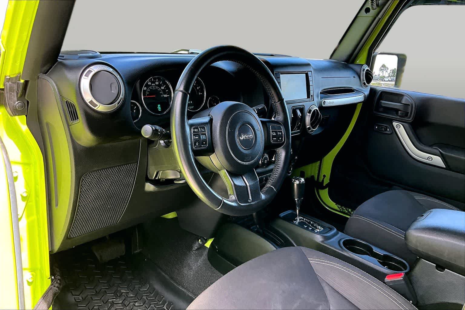 Used 2016 Jeep Wrangler Unlimited Sahara w/ Max Tow Package AWD/4WD image 17