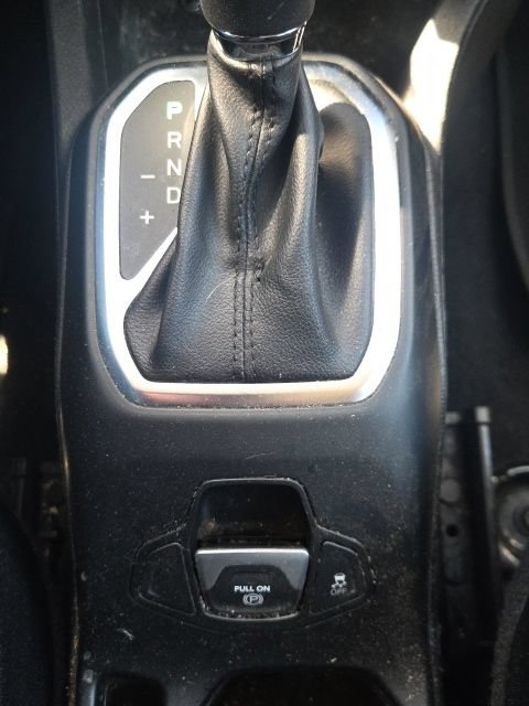 Used 2020 Jeep Renegade Altitude w/ UConnect 8.4 Nav Group FWD image 30
