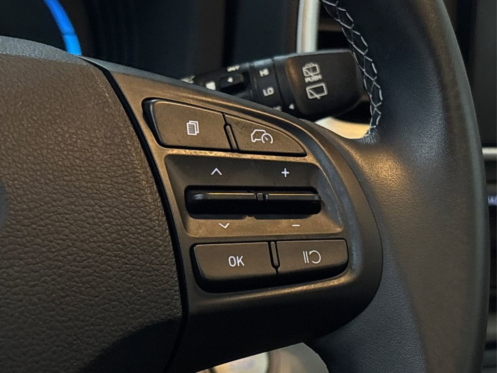 Certified 2025 Hyundai Venue SEL image 29