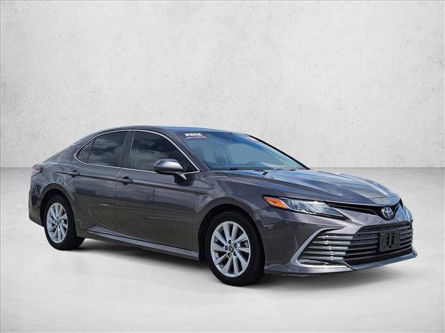 Used 2022 Toyota Camry LE image 3