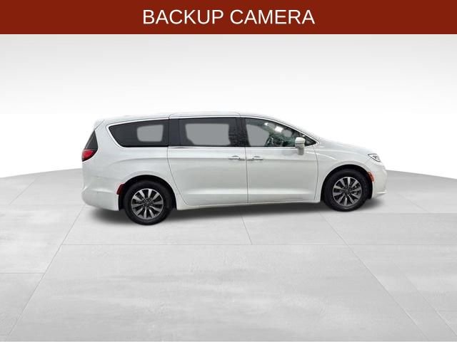 Used 2022 Chrysler Pacifica Touring-L w/ Uconnect Theater Family Group image 8