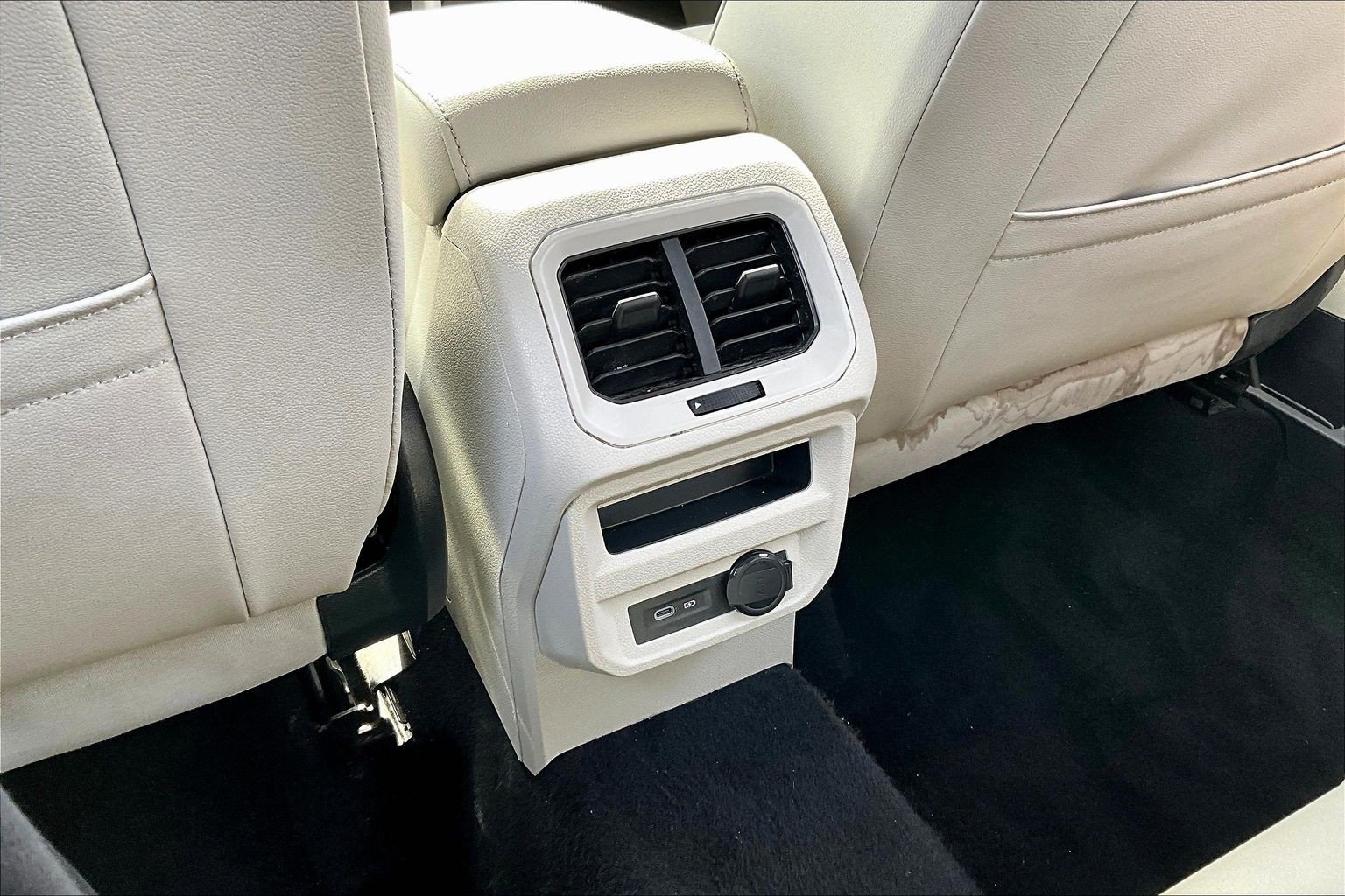 Used 2022 Volkswagen Tiguan SE FWD image 9