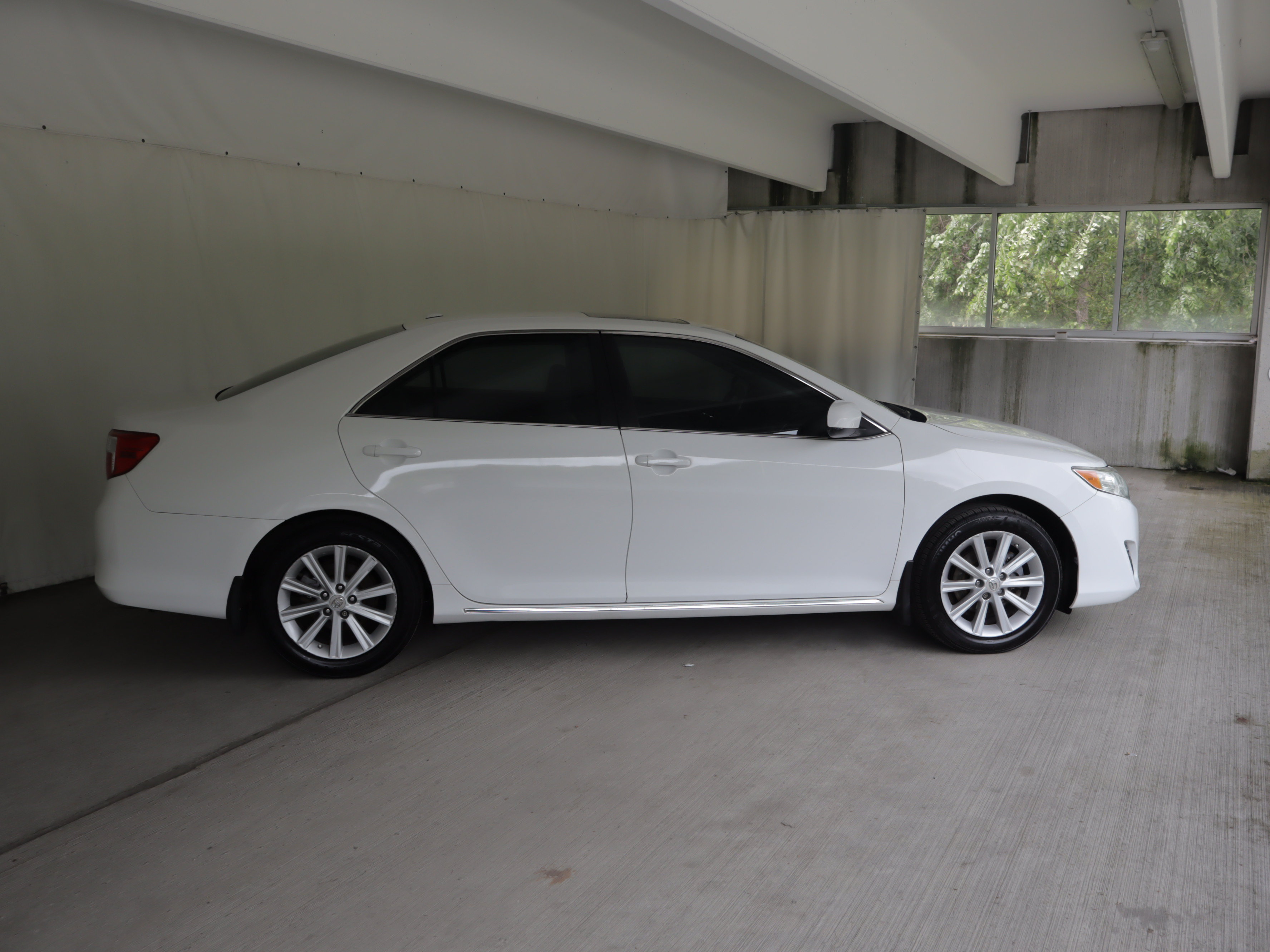 Used 2012 Toyota Camry XLE w/ Convenience Pkg FWD image 6