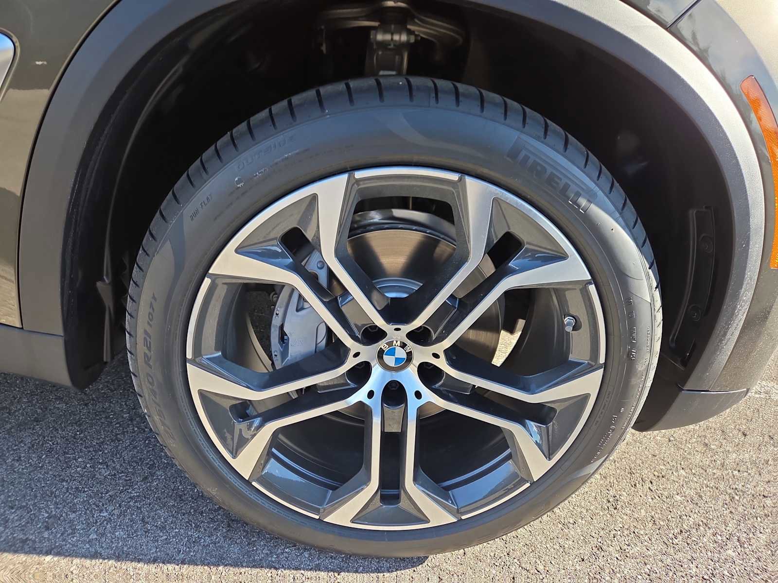 New 2026 BMW X5 xDrive40i w/ Climate Comfort Package image 2