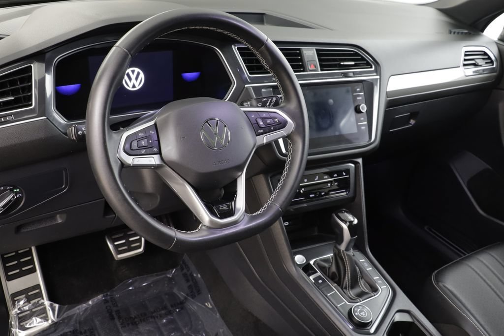 Certified 2023 Volkswagen Tiguan SE R-Line AWD/4WD image 7