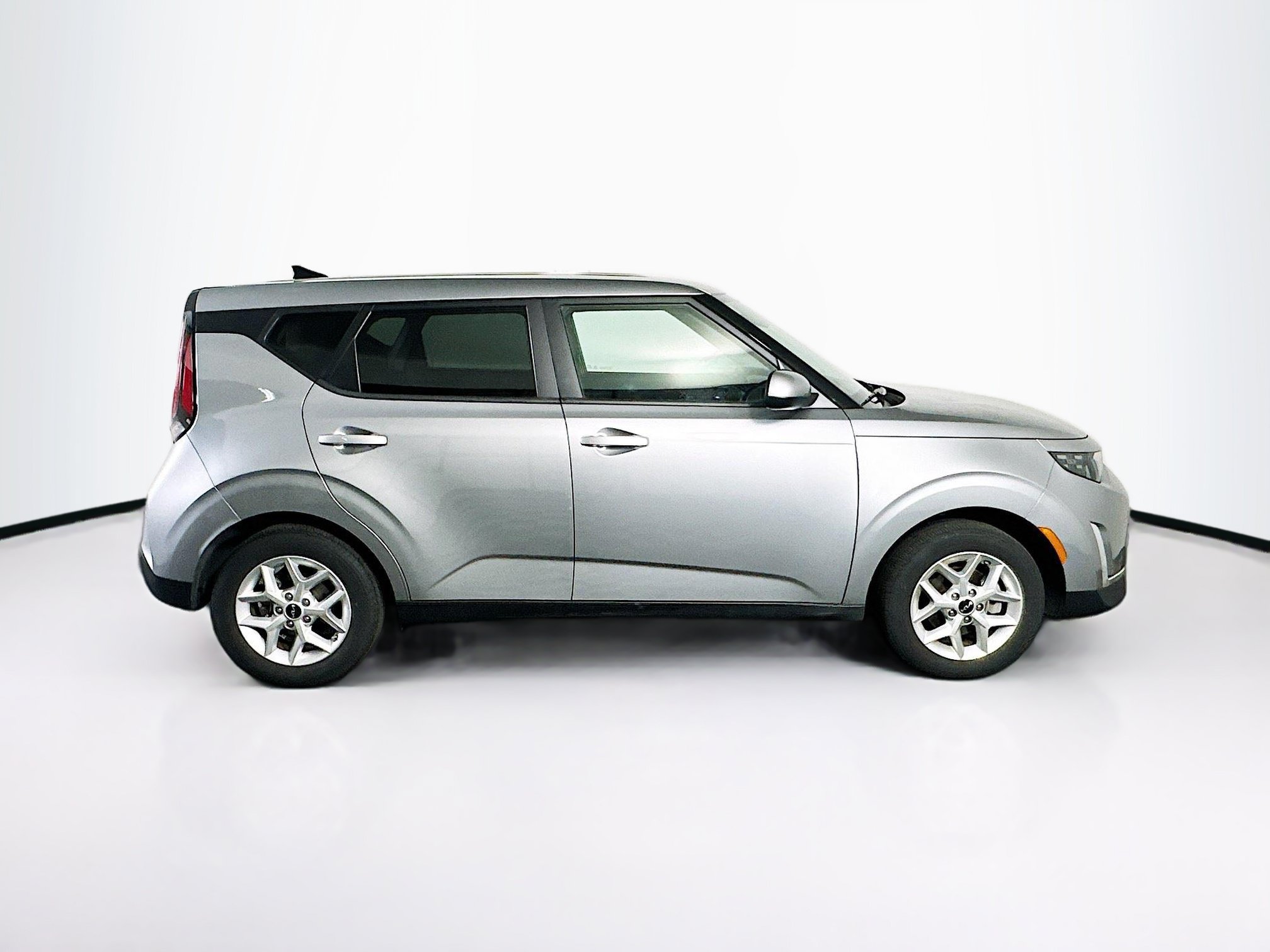 Used 2025 Kia Soul LX w/ LX Technology Package FWD image 10